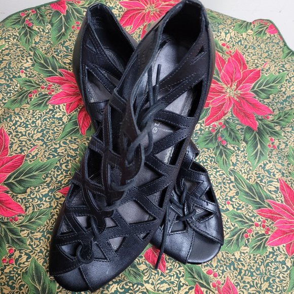 Ladies Apostrophe low heel shoe, size 10 - Picture 2 of 4